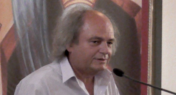 &Sigma;&upsilon;&nu;&epsilon;&chi;ί&zeta;&epsilon;&iota; &nu;&alpha; &pi;&rho;&omicron;&kappa;&alpha;&lambda;&epsilon;ί &kappa;&alpha;&iota; &nu;&alpha; &alpha;&pi;&epsilon;&iota;&lambda;&epsilon;ί &omicron; &kappa;. &Alpha;&nu;&alpha;&nu;&iota;ά&delta;&eta;&sigmaf;