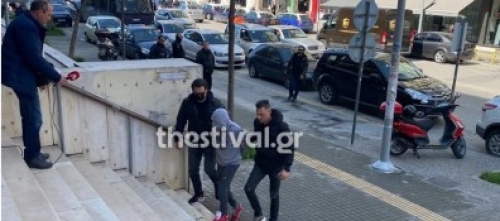 &Sigma;&tau;&eta;&nu; &alpha;&nu;&alpha;&kappa;&rho;ί&tau;&rho;&iota;&alpha; 62&chi;&rho;&omicron;&nu;&omicron;&sigmaf; 