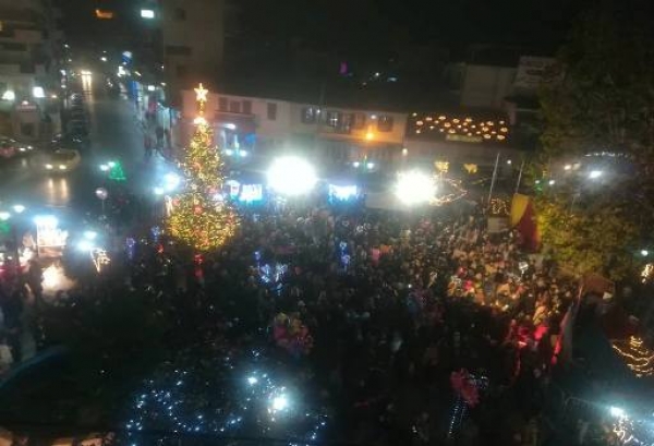 &Mu;&Epsilon; &Tau;&Alpha; &Pi;&Alpha;&Iota;&Delta;&Iota;&Alpha; &Nu;&Alpha; &Delta;&Iota;&Nu;&Omicron;&Upsilon;&Nu; &Tau;&Omicron; &Sigma;&Upsilon;&Nu;&Theta;&Eta;&Mu;&Alpha;, &Alpha;&Nu;&Alpha;&Psi;&Epsilon; &Tau;&Omicron; &Chi;&Rho;&Iota;&Sigma;&Tau;&Omicron;&Upsilon;&Gamma;&Epsilon;&Nu;&Nu;&Iota;&Alpha;&Tau;&Iota;&Kappa;&Omicron; &Delta;&Epsilon;&Nu;&Tau;&Rho;&Omicron; &Sigma;&Tau;&Eta;&Nu; &Kappa;&Epsilon;&Nu;&Tau;&Rho;&Iota;&Kappa;&Eta; &Pi;&Lambda;&Alpha;&Tau;&Epsilon;&Iota;&Alpha; &Lambda;&Alpha;&Gamma;&Kappa;&Alpha;&Delta;&Alpha;