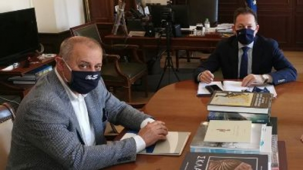 &Tau;&Alpha;&Chi;&Mu;&Alpha;&Tau;&Zeta;&Iota;&Delta;&Eta;&Sigma; &Pi;&Epsilon;&Tau;&Sigma;&Alpha;&Sigma;