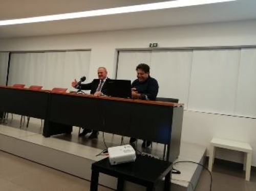 &Omicron;&Mu;&Iota;&Lambda;&Iota;&Alpha; &Tau;&Alpha;&Chi;&Mu;&Alpha;&Tau;&Zeta;&Iota;&Delta;&Eta;&Sigma;