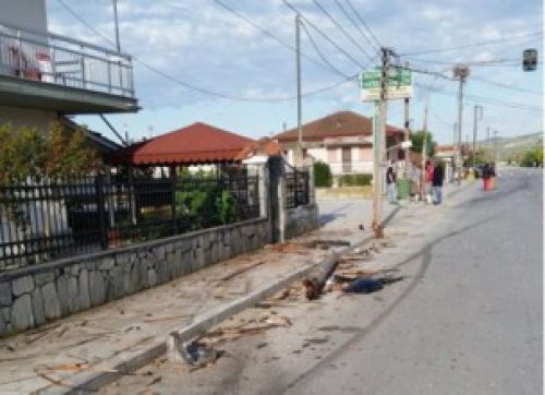 &Nu;&upsilon;&mu;&phi;ό&pi;&epsilon;&tau;&rho;&alpha;: &Kappa;&alpha;&tau;&alpha;&delta;ί&omega;&xi;&eta; &lambda;&alpha;&theta;&rho;&omicron;&delta;&iota;&alpha;&kappa;&iota;&nu;&eta;&tau;ώ&nu; &sigma;&tau;&omicron; &chi;&omega;&rho;&iota;ό. &Tau;&rho;ά&kappa;&alpha;&rho;&alpha;&nu; &sigma;&epsilon; &kappa;&omicron;&lambda;ώ&nu;&alpha; &Delta;&Epsilon;&Eta;