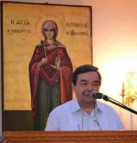 "Ἀ&nu;&tau;ί &nu;ά &mu;&iota;&mu;&eta;&theta;&omicron;ῦ&mu;&epsilon; &tau;&omicron;ύ&sigmaf; Ἁ&gamma;ί&omicron;&upsilon;&sigmaf;, &mu;&iota;&mu;&omicron;ύ&mu;&alpha;&sigma;&tau;&epsilon; &tau;&omicron;ύ&sigmaf; &theta;&eta;&rho;&iota;ώ&nu;&upsilon;&mu;&omicron;&upsilon;&sigmaf; &delta;&iota;ῶ&kappa;&tau;&epsilon;&sigmaf; &tau;&omicron;&upsilon;&sigmaf;!"  &Gamma;&rho;ά&phi;&epsilon;&iota; ὁ &Phi;ώ&tau;&eta;&sigmaf; &Mu;&iota;&chi;&alpha;ή&lambda;, ἰ&alpha;&tau;&rho;ό&sigmaf;