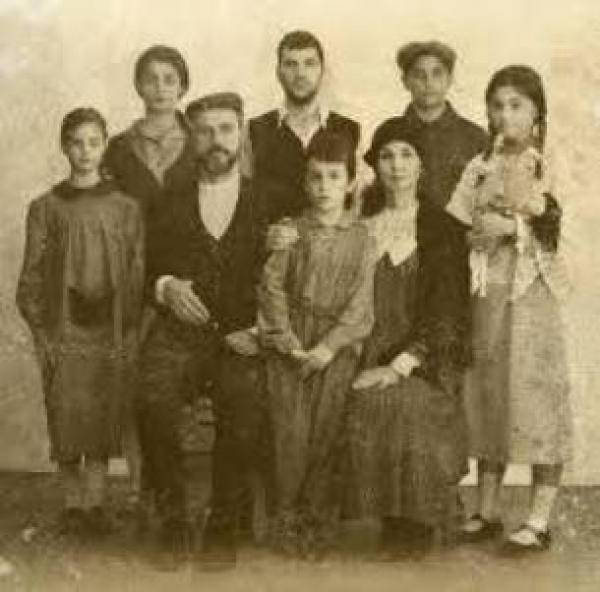 &Delta;&Iota;&Epsilon;&Theta;&Nu;&Eta; &Beta;&Rho;&Alpha;&Beta;&Epsilon;&Iota;&Alpha; &Gamma;&Iota;&Alpha; &Tau;&Eta;&Nu; &Tau;&Alpha;&Iota;&Nu;&Iota;&Alpha; "Memories of a doll" &Pi;&Omicron;&Upsilon; &Gamma;&Upsilon;&Rho;&Iota;&Sigma;&Tau;&Eta;&Kappa;&Epsilon; &Sigma;&Epsilon; &Lambda;&Alpha;&Gamma;&Kappa;&Alpha;&Delta;&Alpha; &Kappa;&Alpha;&Iota; &Omicron;&Sigma;&Sigma;&Alpha;